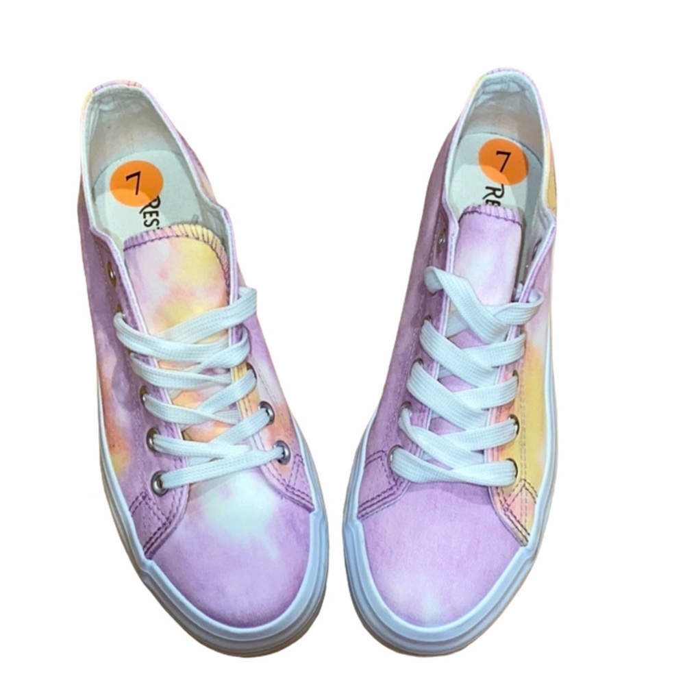 Restricted tie dye platform sneakers